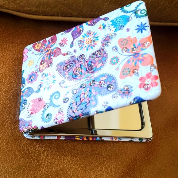 SOLD! Quick stand Makeup Mirror with butterflies - Picture 4 of 6